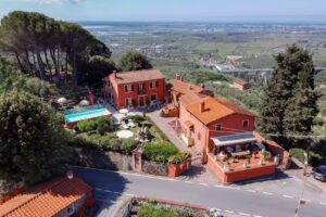 CASALE BELVEDERE “LA TERRAZZA ” e “L’ULIVO” .Pieve a Elici