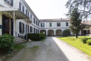 Cascina Beltondino Guest House