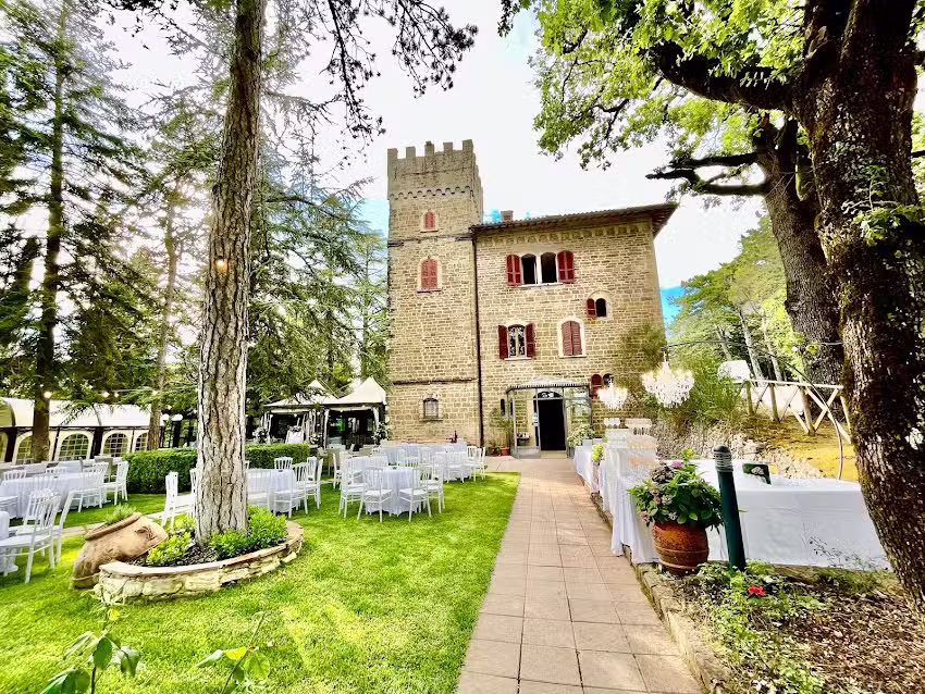 Castello Cortevecchio Piscina Eventi appartamenti e camere