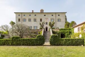 Castello di Coazzolo B&B