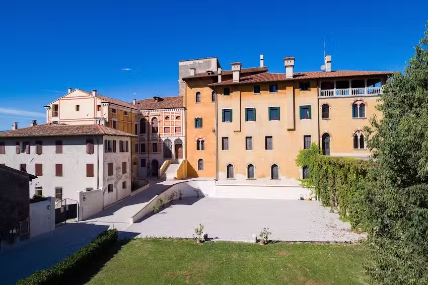 Castello di Porcìa – Residence Agrituristico