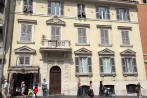 Centodue Vaticano Apartment