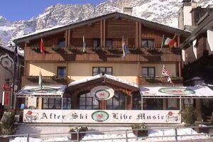 Chalet Hotel Dragon Restaurant & Bar