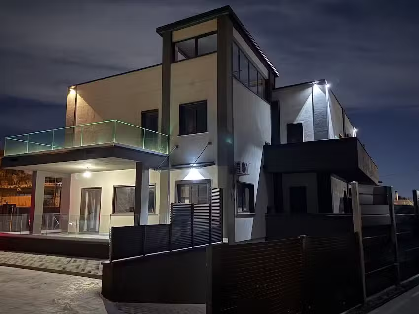 COAST TO COAST ROOMS And POOL