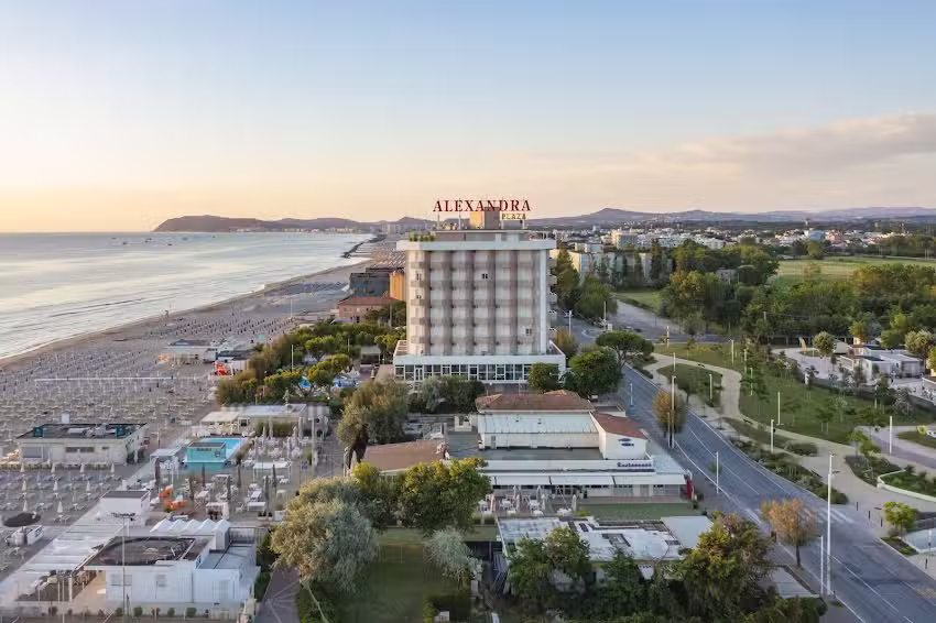 Color Alexandra Plaza Family Hotel