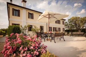 Corte Burchio || B&B – Eventi – Prodotti a km0