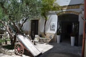 Corte Cairoli B&B and Suites