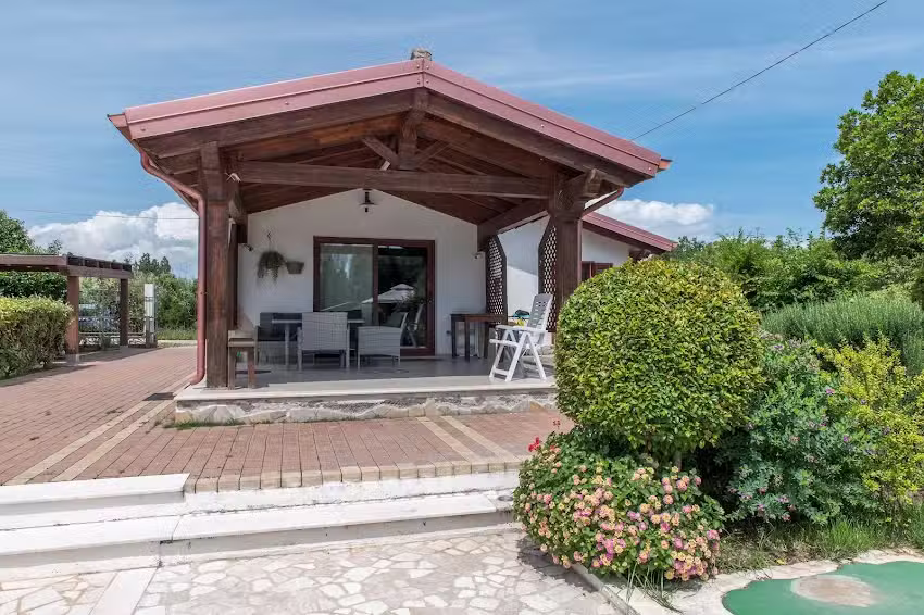 Countryside villa with pool