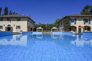 Elizabeth Country House