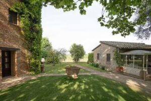 Equo Suites & Apartments