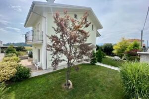 Eremes Rooms & Apartments