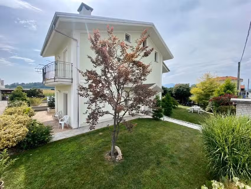 Eremes Rooms & Apartments