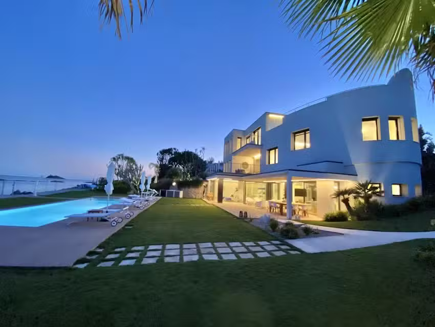 Fenandgi Luxury Beachfront Accommodation