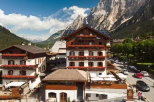 FIORI Dolomites Experience Hotel e FIORI Pasticceria