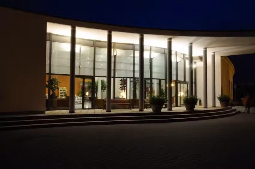 FlyOn Hotel & Conference Center