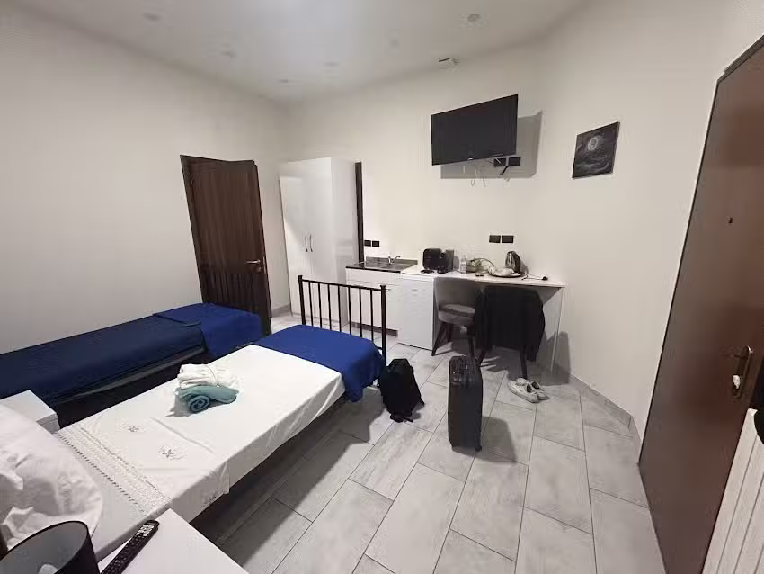 Foresteria “La Stazione Pizza, Kebab & Byrek di Hoxha Alma”