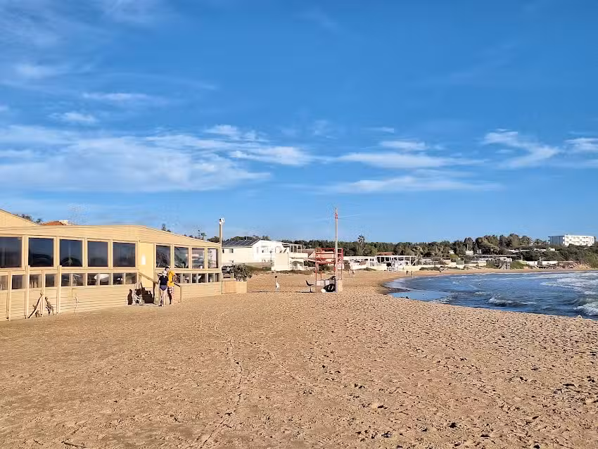Fronte mare Punta Braccetto