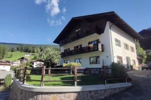 Garni Floreal Di Kelder Berta Paula