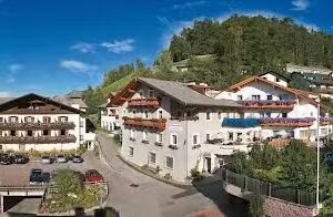 Gasthof Weisses Kreuz – Oberwirt Des Schroffenegger Roland & Co.