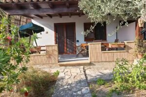 Giallonardomare villa con piscina