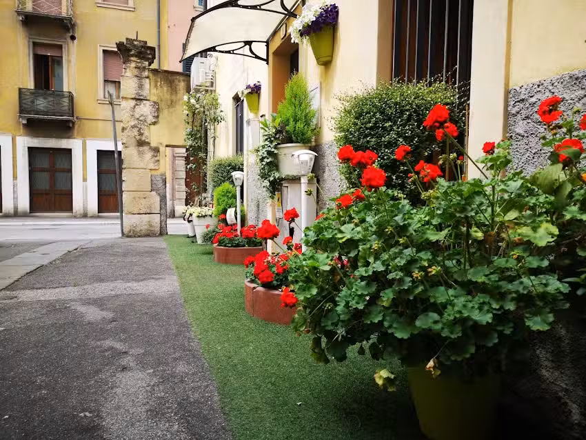 Giardino Giusti House & Court