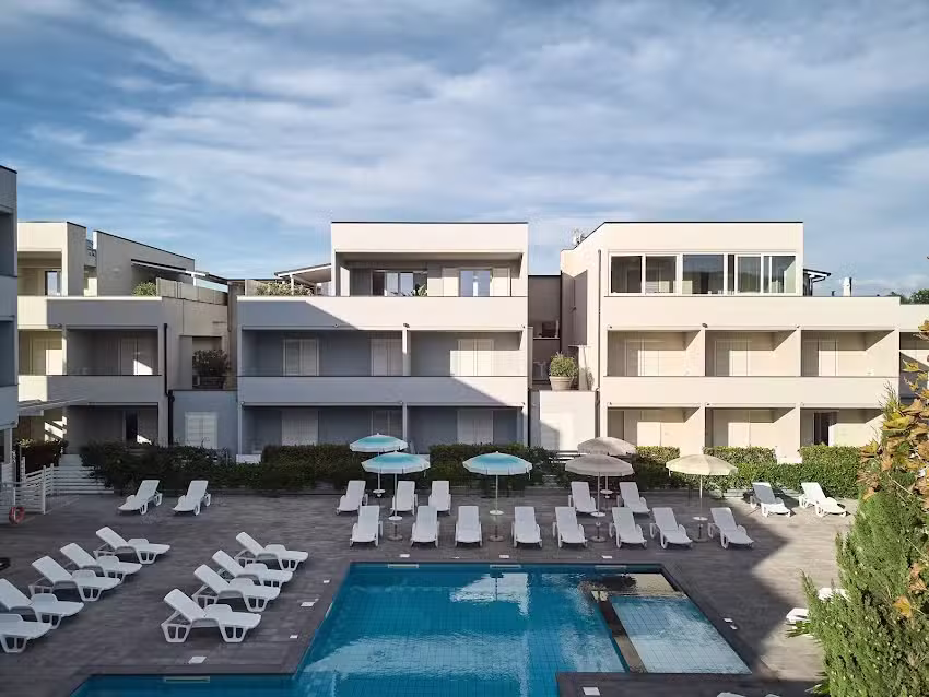 Golden Hotel & Apartments