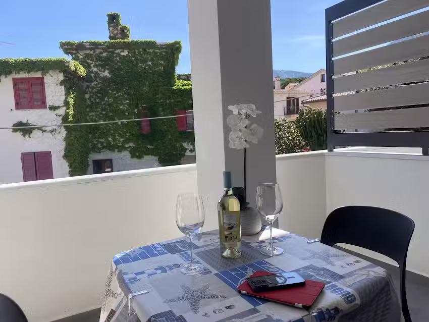 Harbor Rooms – Cala Gonone Guest House