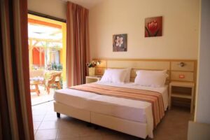 Hotel Baia Di Trainiti