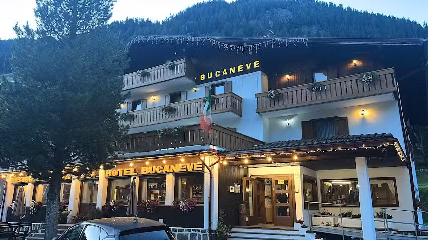 Hotel Bucaneve