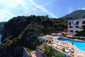 Hotel Carasco – Ospitalità Eoliana sul mare