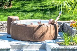 Hotel con piscina Casa Marinella – HOTEL fronte LAGO a Malcesine vicino ai campi di TENNIS di Navene