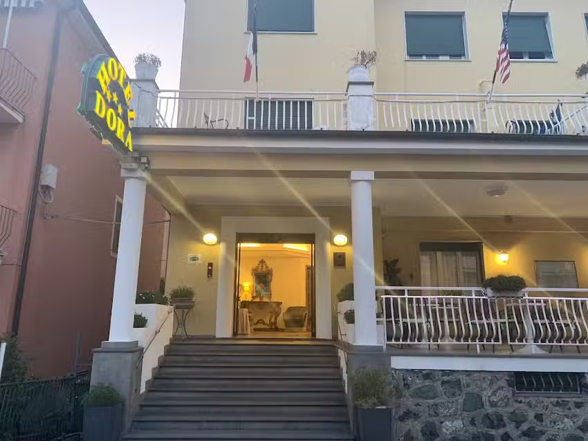 Hotel Dora