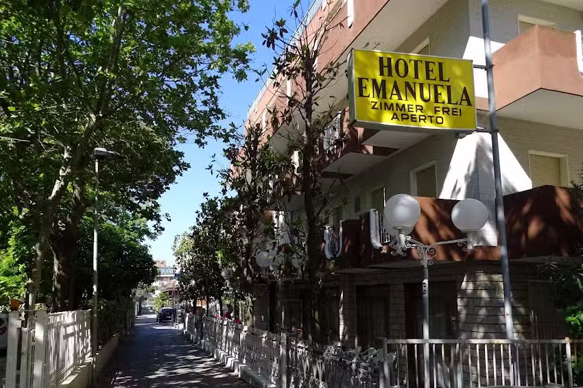 Hotel Emanuela di Cesarini Gianluca Rimini