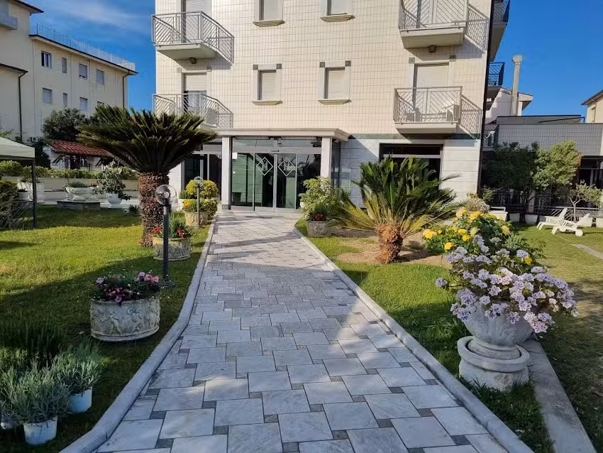 Hotel Harmony & Smile