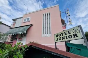 Hotel Junior