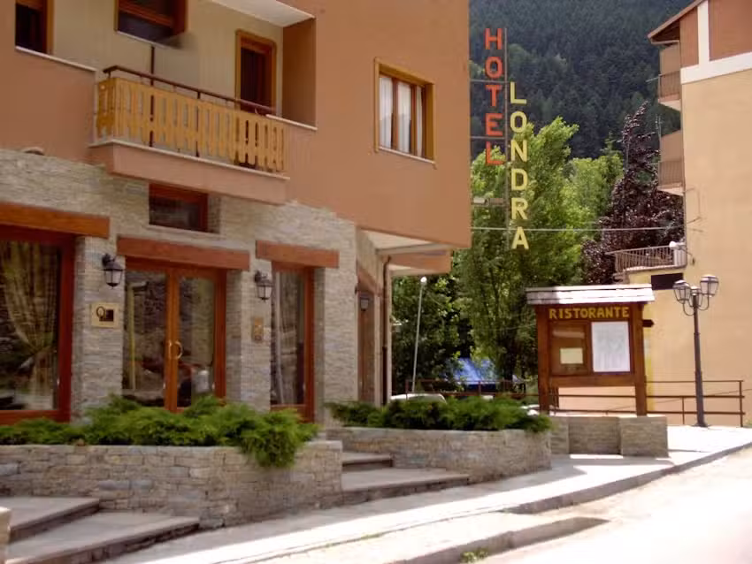 HOTEL LONDRA – Locanda Occitana – Quality Hotels