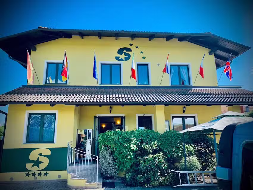 Hotel Motel & Residence “S” – Front