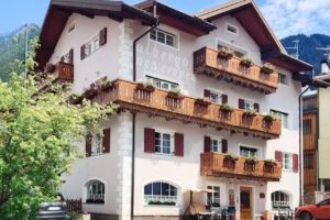 Hotel Nes Crepes – B&B a Pozza di Fassa