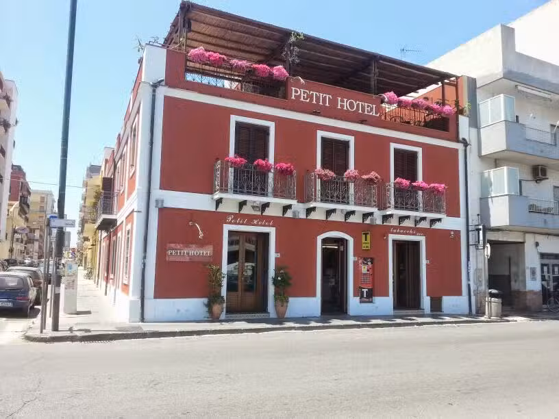 Hotel Petit