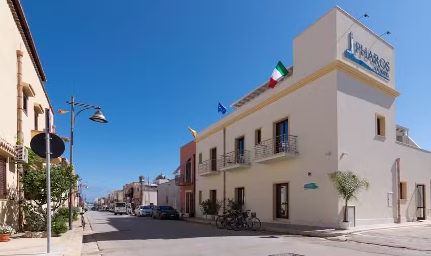 Hotel Pharos ” Candela “