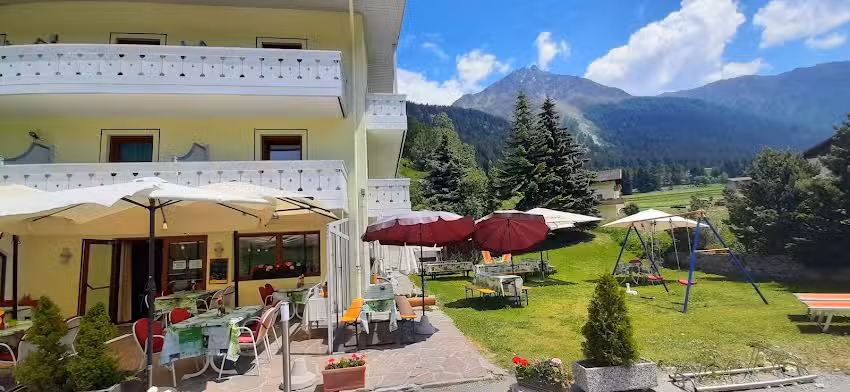 Hotel Pizzeria Reschnerhof Reschen