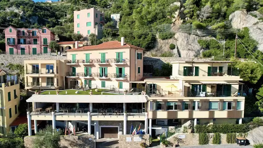 Hotel & Residence Holiday