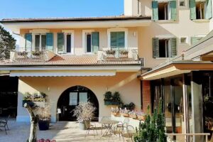 HOTEL RISTORANTE CORONA