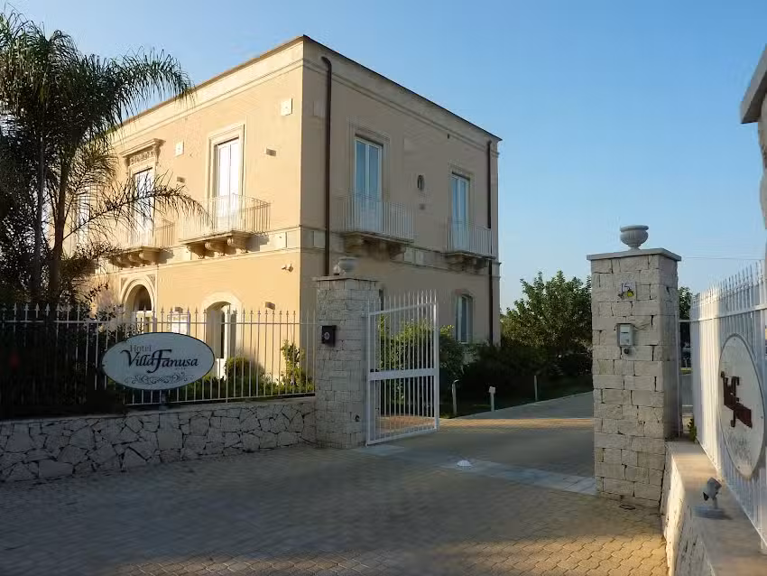 HOTEL – RISTORANTE VILLA FANUSA