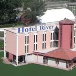 Hotel River