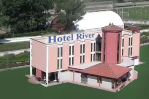 Hotel River