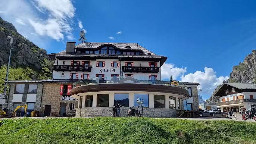 Hotel Savoia – Passo Pordoi – Ristorante Pizzeria Bar Pasticceria