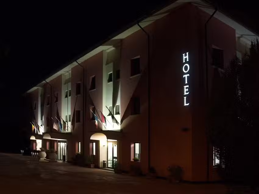 Hotel Versailles Srl