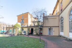 HouSmart San Mamolo 6