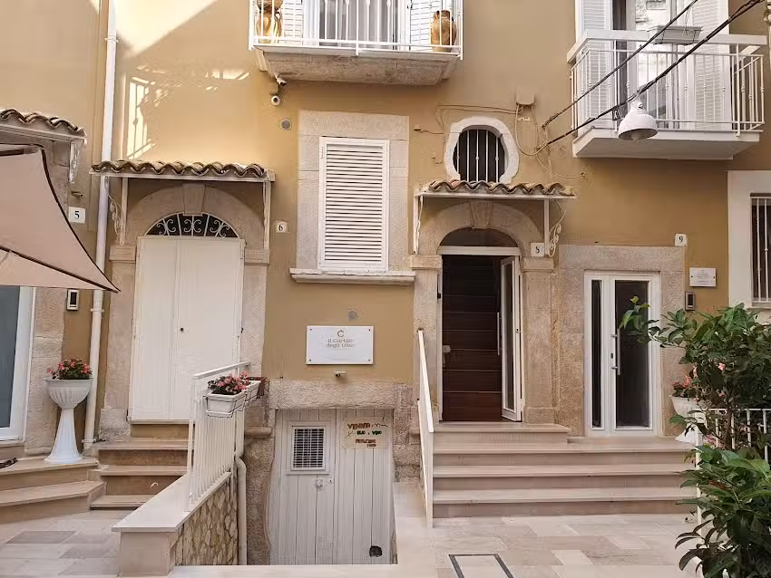 Il cortile degli ulivi